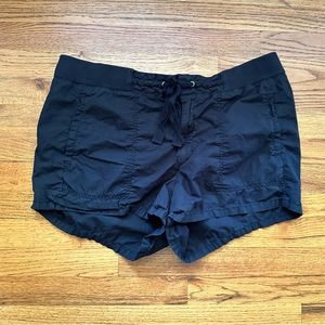 Lou & Grey black shorts size LG